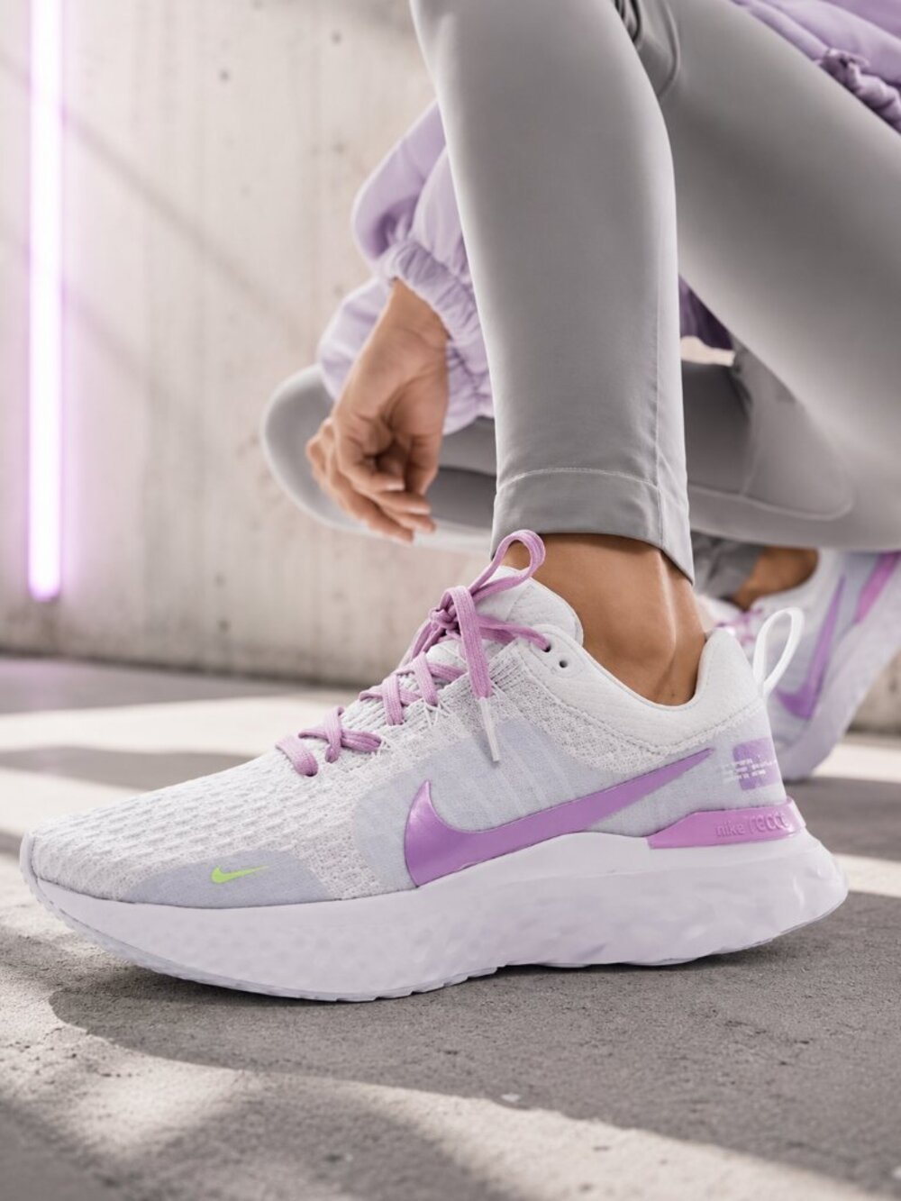 Nike React Infinity 3 Road Running Shoe Sneaker White Purple Size 9.5 - Picture 2 of 11